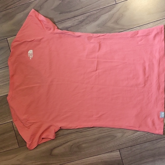 The North Face v-neck  t-shirt - Picture 5 of 9